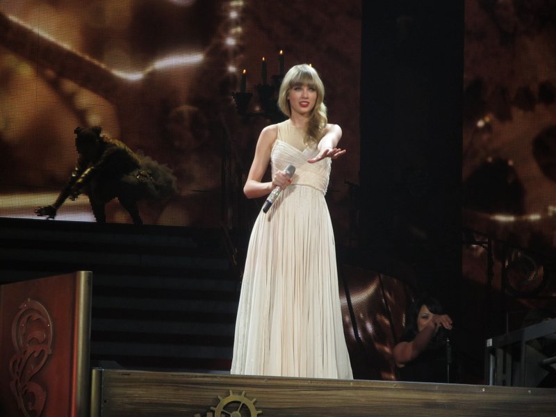 Taylor Swift — April 10 - Miami, Florida — photo 32
