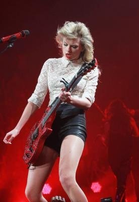 Taylor Swift — April 10 - Miami, Florida — photo 37