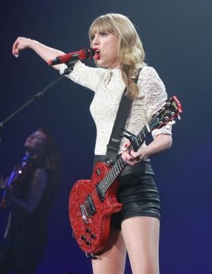Taylor Swift — April 10 - Miami, Florida — photo 40