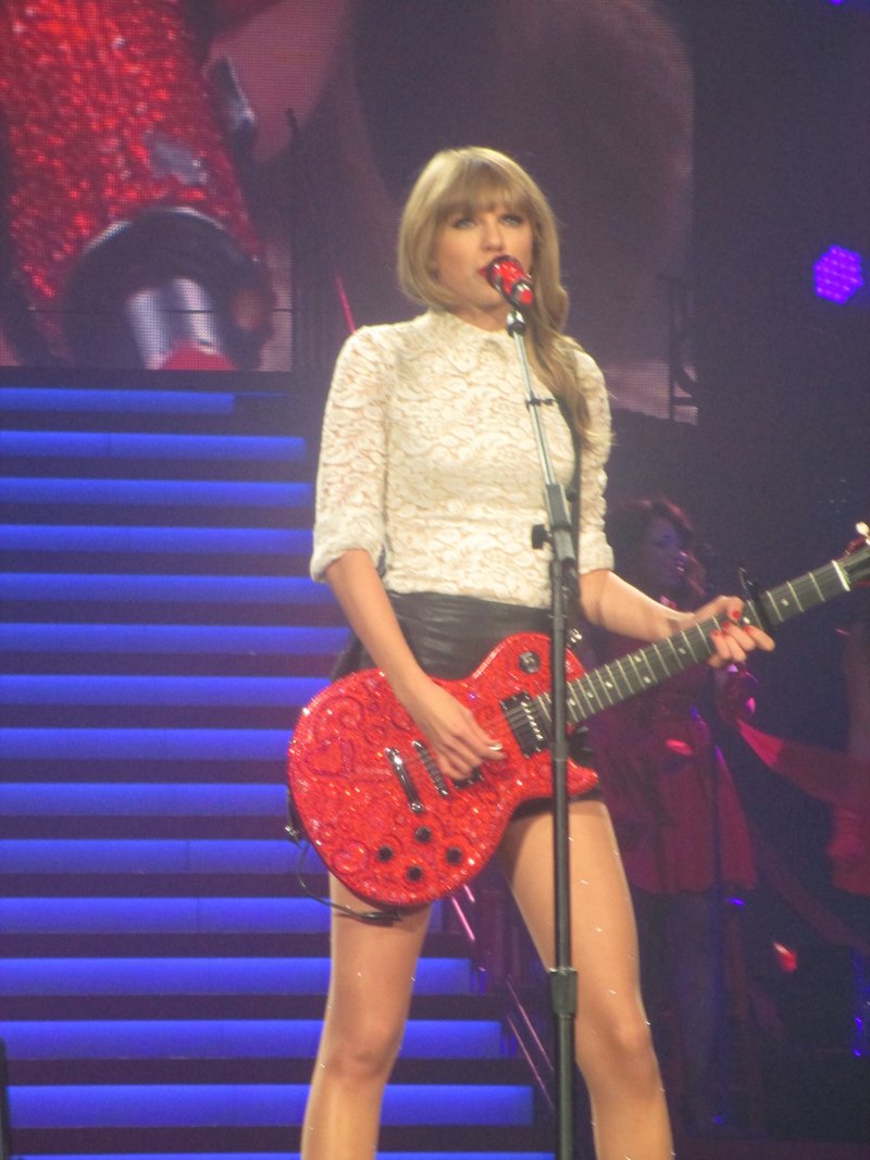 Taylor Swift — April 10 - Miami, Florida — photo 56