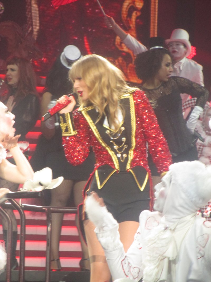 Taylor Swift — April 10 - Miami, Florida — photo 57