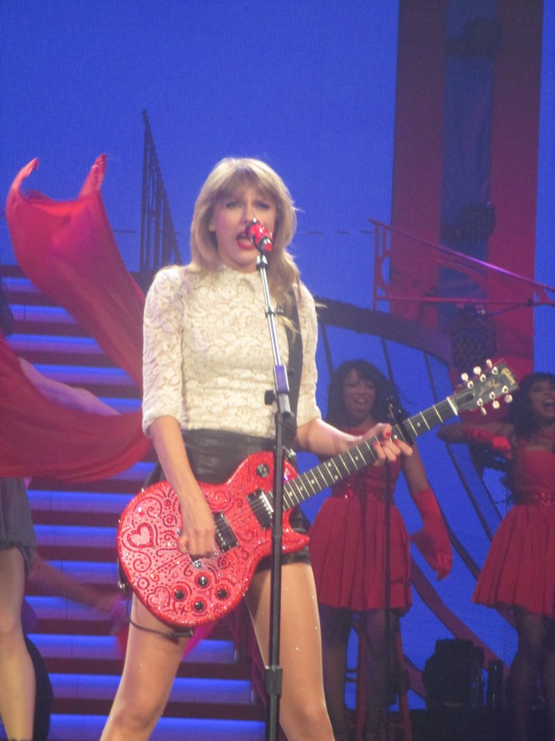 Taylor Swift — April 10 - Miami, Florida — photo 60