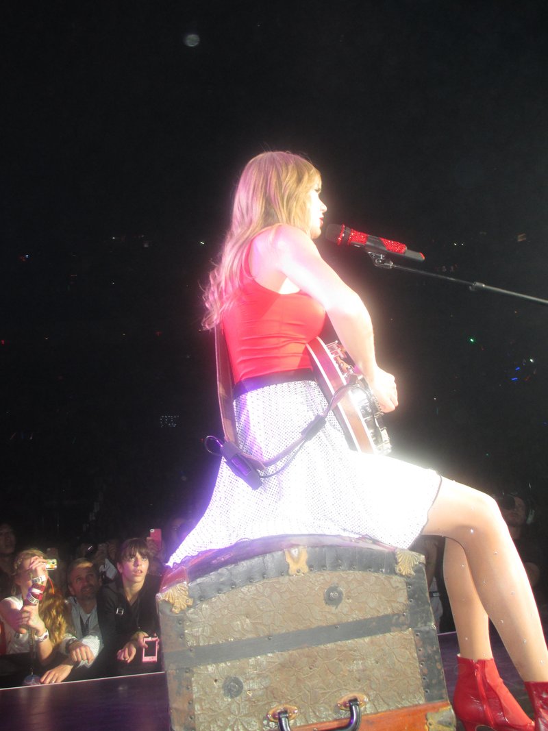 Taylor Swift — April 10 - Miami, Florida — photo 65