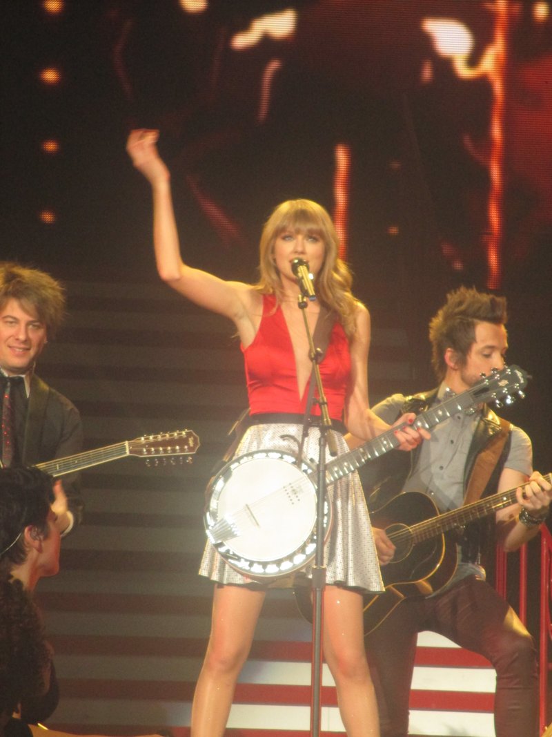 Taylor Swift — April 10 - Miami, Florida — photo 66