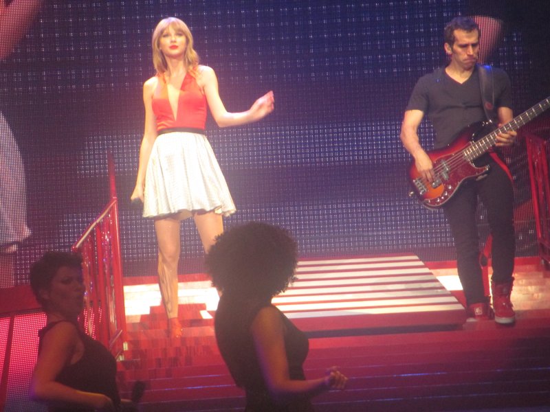 Taylor Swift — April 10 - Miami, Florida — photo 70