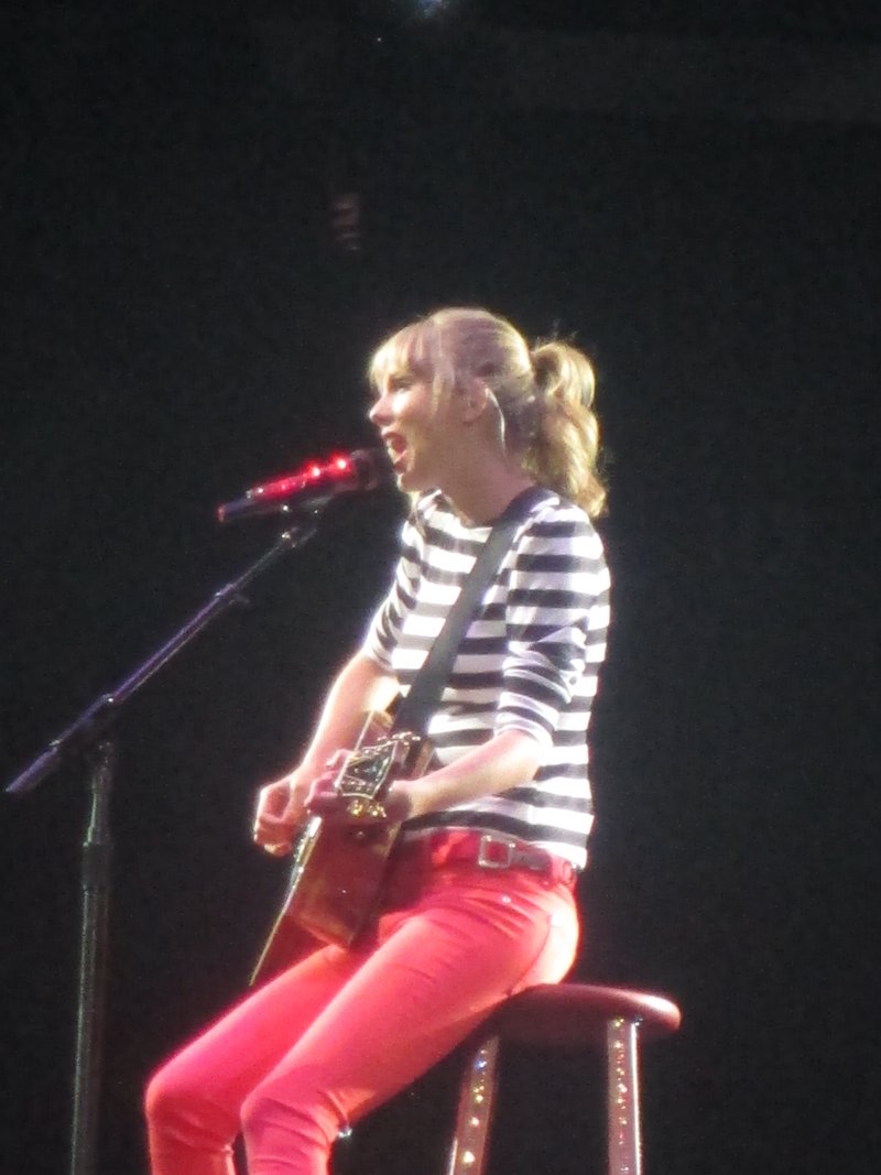 Taylor Swift — April 10 - Miami, Florida — photo 74