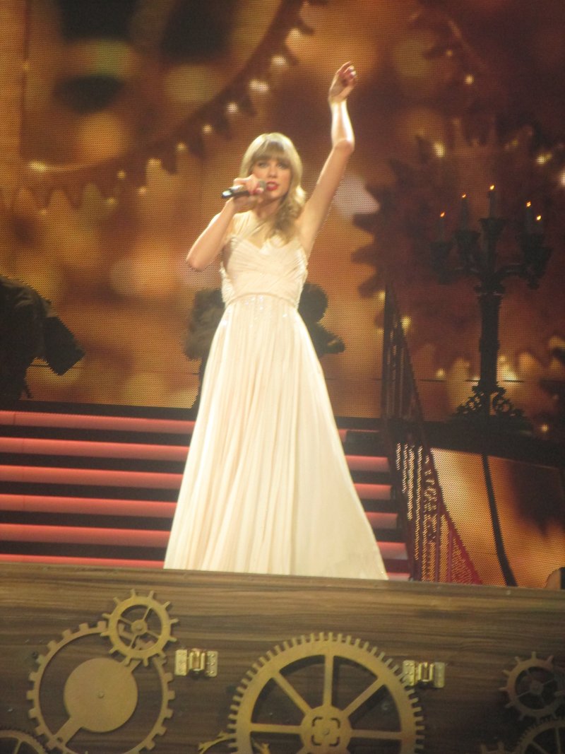 Taylor Swift — April 10 - Miami, Florida — photo 79