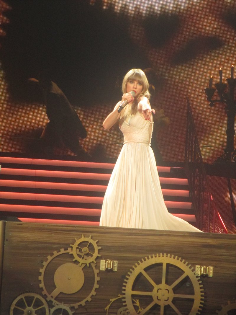 Taylor Swift — April 10 - Miami, Florida — photo 80