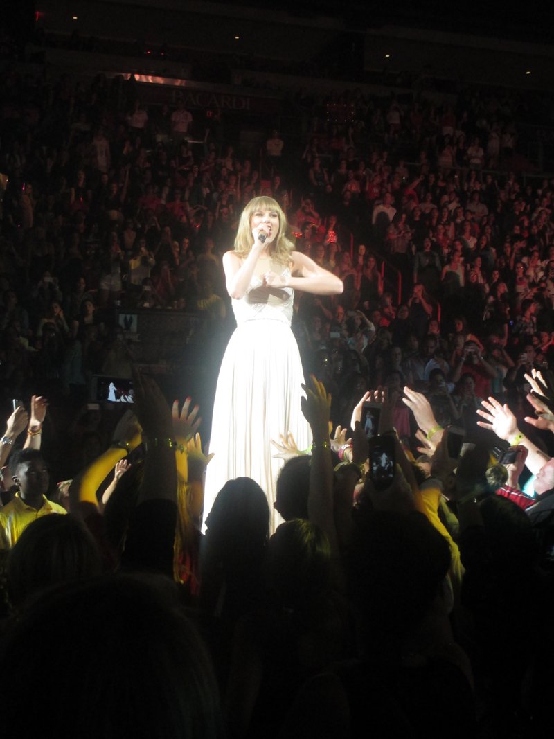 Taylor Swift — April 10 - Miami, Florida — photo 81