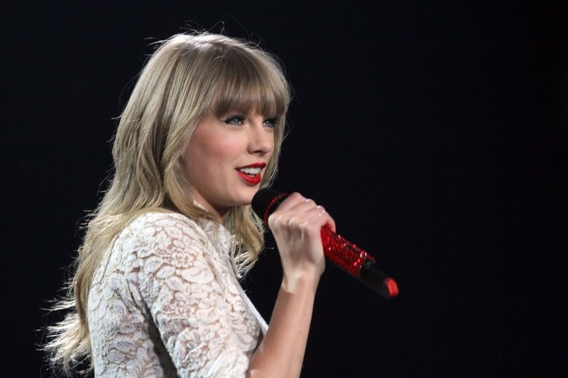 Taylor Swift — April 18 - Atlanta, Georgia — photo 2