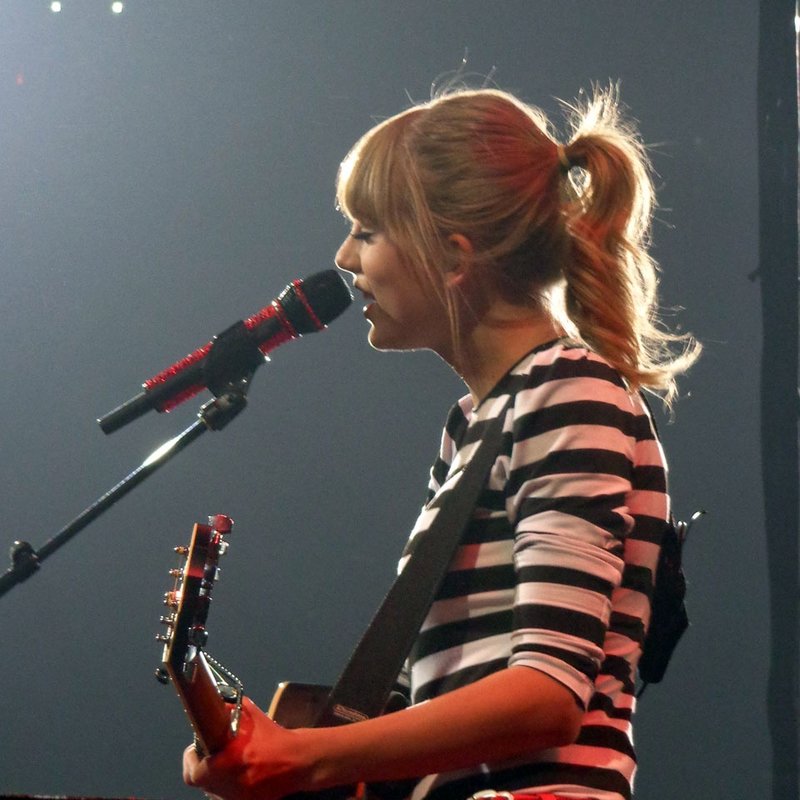 Taylor Swift — April 19 - Atlanta, Georgia — photo 2