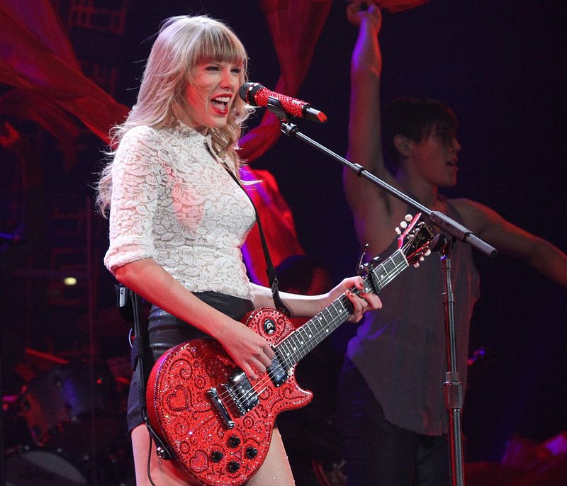 Taylor Swift — April 20 - Tampa, Florida — photo 3
