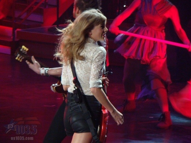 Taylor Swift — April 20 - Tampa, Florida — photo 49
