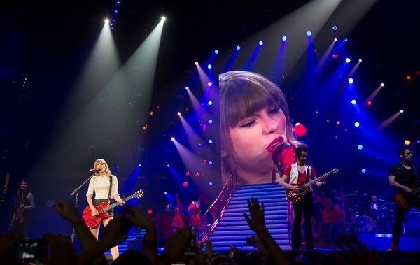 Taylor Swift — April 20 - Tampa, Florida — photo 240