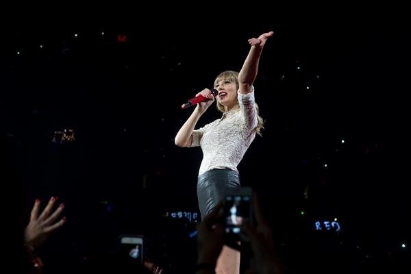 Taylor Swift — April 20 - Tampa, Florida — photo 242