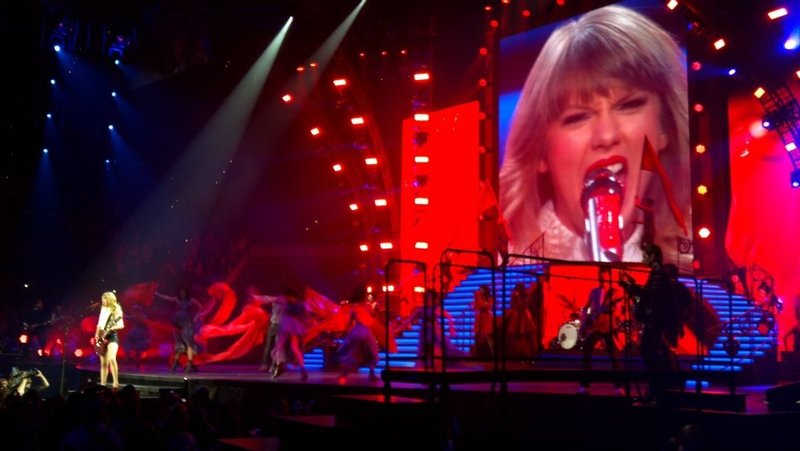 Taylor Swift — April 25 - Cleveland, Ohio — photo 6