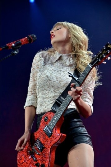 Taylor Swift — April 25 - Cleveland, Ohio — photo 21