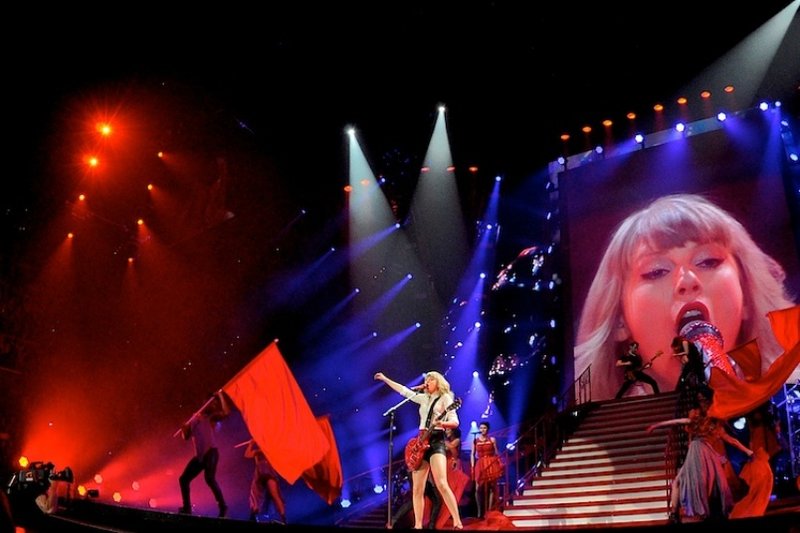 Taylor Swift — April 25 - Cleveland, Ohio — photo 22