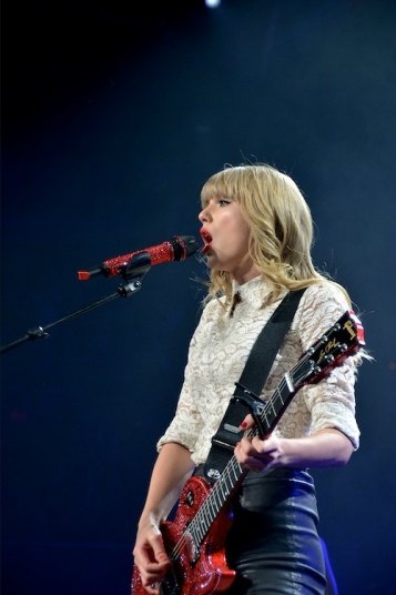 Taylor Swift — April 25 - Cleveland, Ohio — photo 23