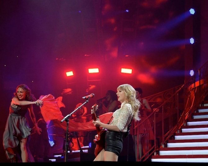 Taylor Swift — April 25 - Cleveland, Ohio — photo 24