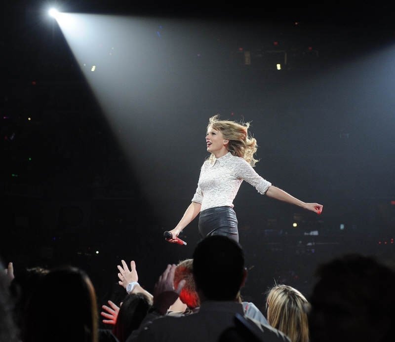 Taylor Swift — April 26 - Indianapolis, Indiana — photo 3