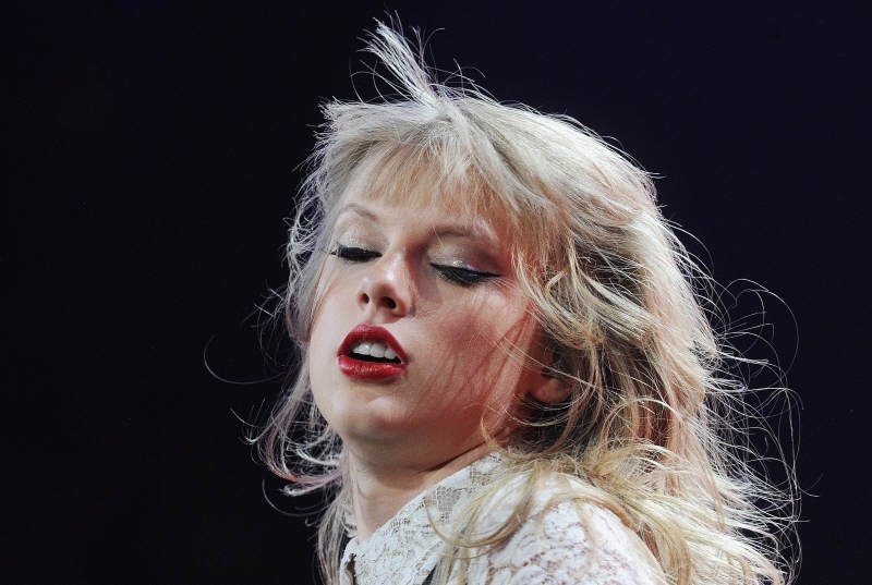 Taylor Swift — April 26 - Indianapolis, Indiana — photo 5