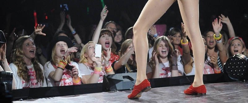 Taylor Swift — April 26 - Indianapolis, Indiana — photo 6