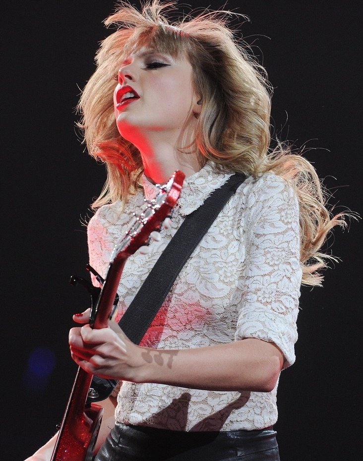 Taylor Swift — April 26 - Indianapolis, Indiana — photo 8
