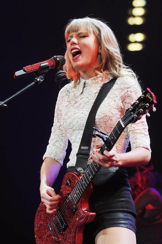 Taylor Swift — April 26 - Indianapolis, Indiana — photo 9