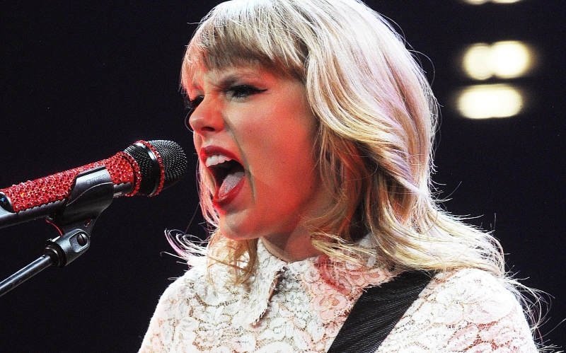 Taylor Swift — April 26 - Indianapolis, Indiana — photo 10