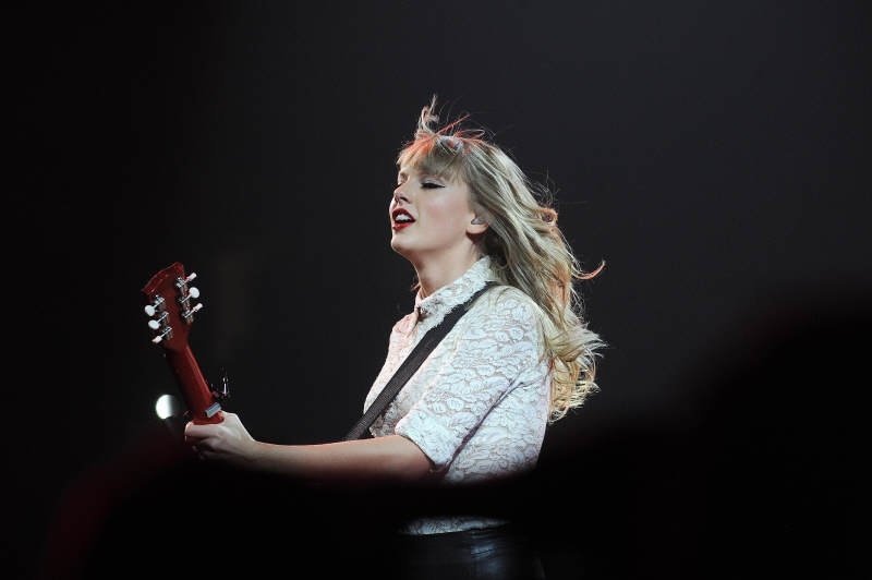 Taylor Swift — April 26 - Indianapolis, Indiana — photo 12