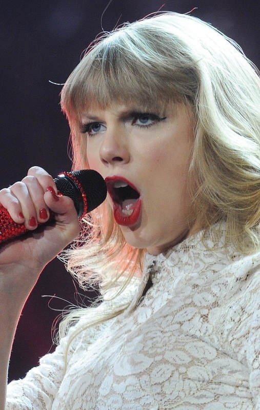 Taylor Swift — April 26 - Indianapolis, Indiana — photo 13