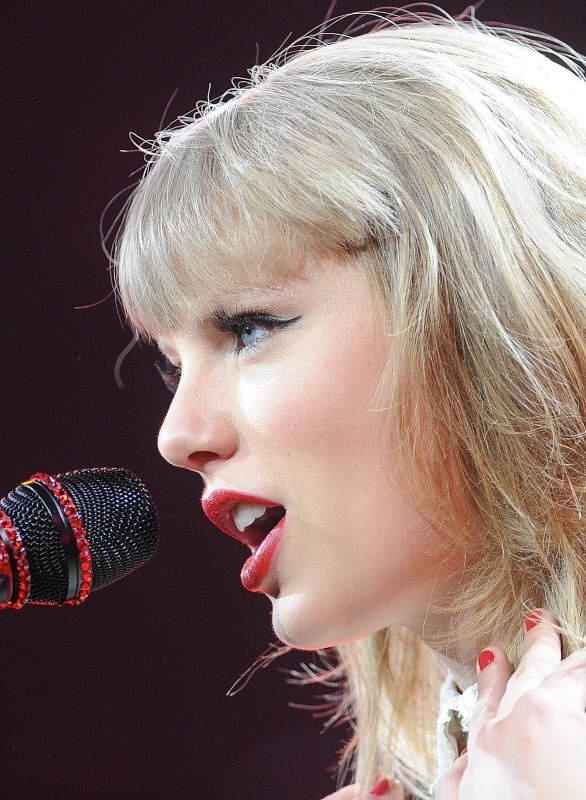 Taylor Swift — April 26 - Indianapolis, Indiana — photo 15