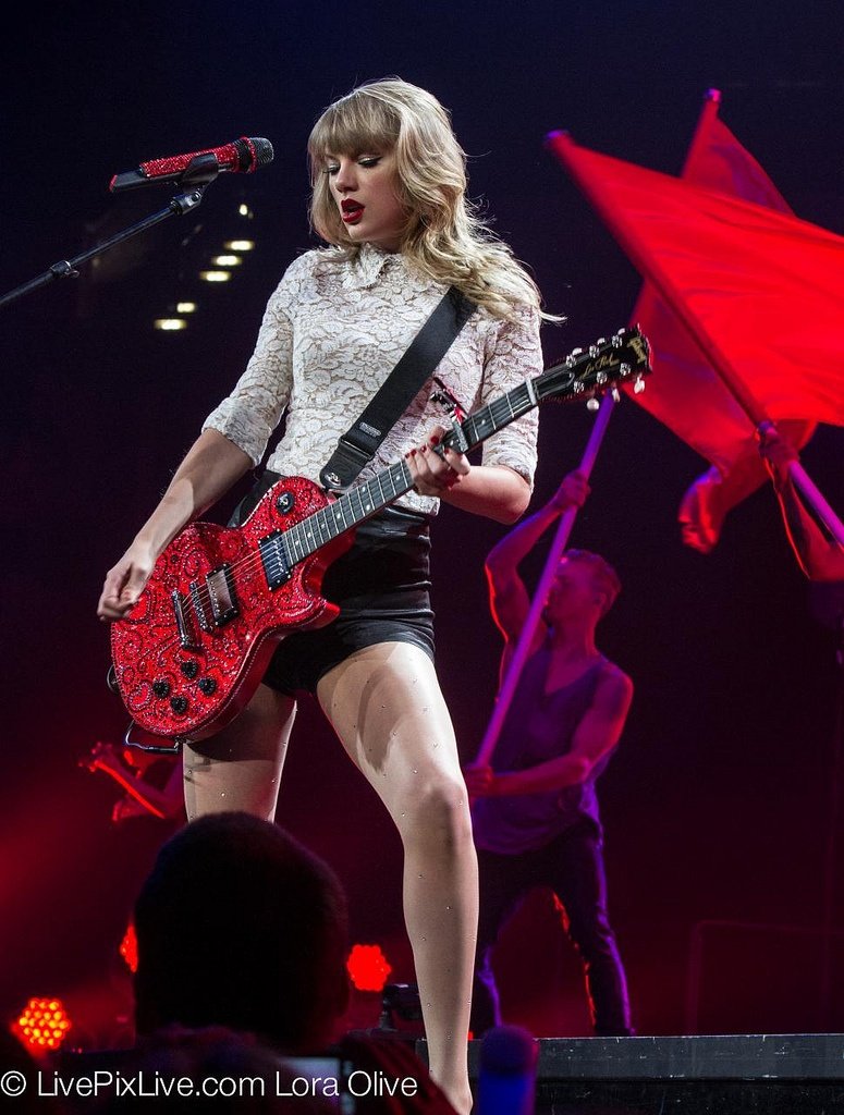 Taylor Swift — April 26 - Indianapolis, Indiana — photo 27
