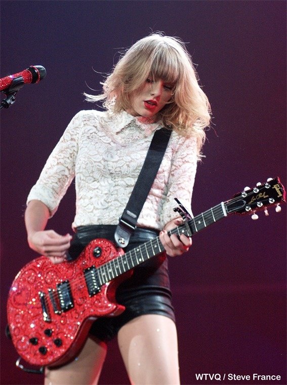 Taylor Swift — April 27 - Lexington, Kentucky — photo 2