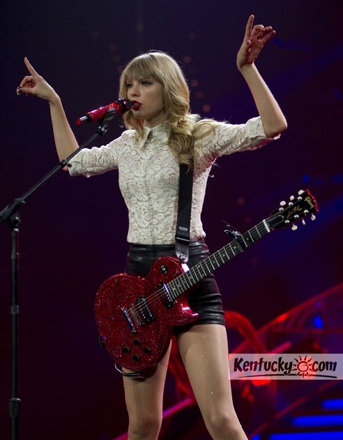 Taylor Swift — April 27 - Lexington, Kentucky — photo 14