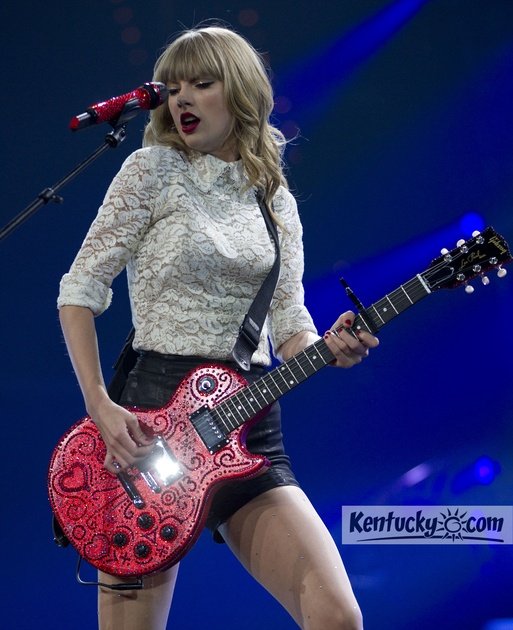 Taylor Swift — April 27 - Lexington, Kentucky — photo 17