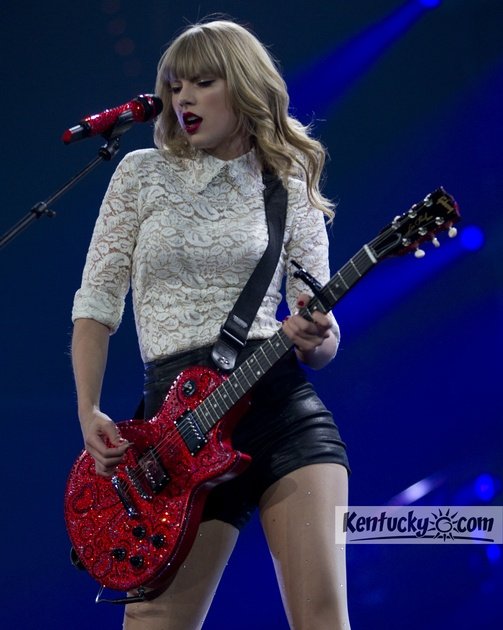Taylor Swift — April 27 - Lexington, Kentucky — photo 18