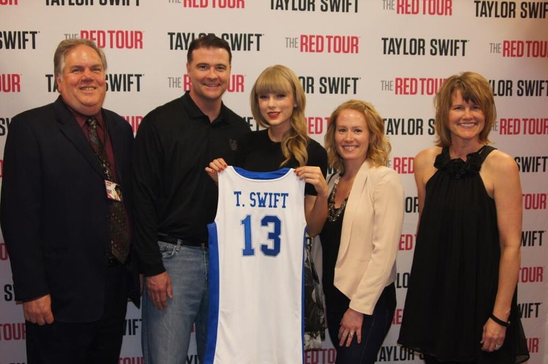 Taylor Swift — April 27 - Lexington, Kentucky — photo 46