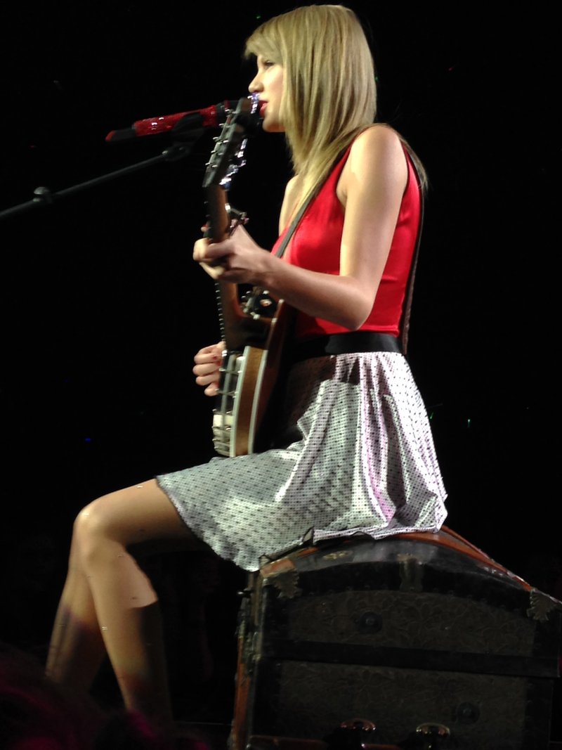 Taylor Swift — December 1 - Auckland, New Zealand — photo 15