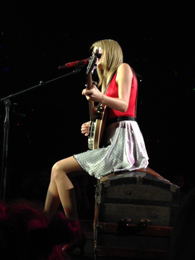 Taylor Swift — December 1 - Auckland, New Zealand — photo 16