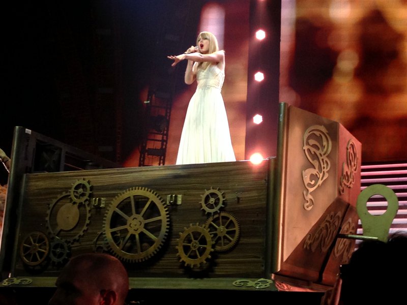 Taylor Swift — December 1 - Auckland, New Zealand — photo 20