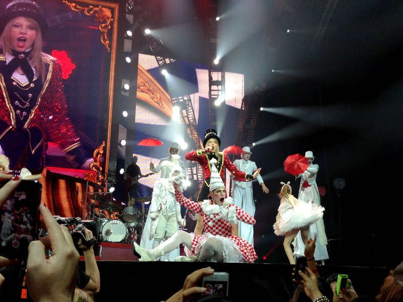 Taylor Swift — December 1 - Auckland, New Zealand — photo 26