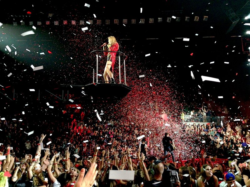 Taylor Swift — December 1 - Auckland, New Zealand — photo 36