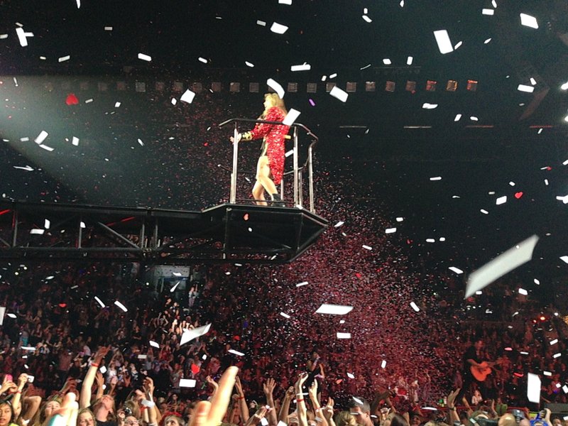 Taylor Swift — December 1 - Auckland, New Zealand — photo 37