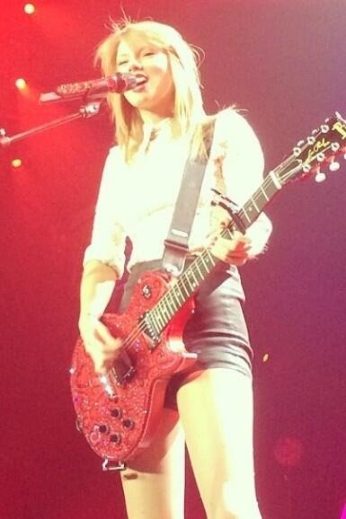Taylor Swift — December 1 - Auckland, New Zealand — photo 38