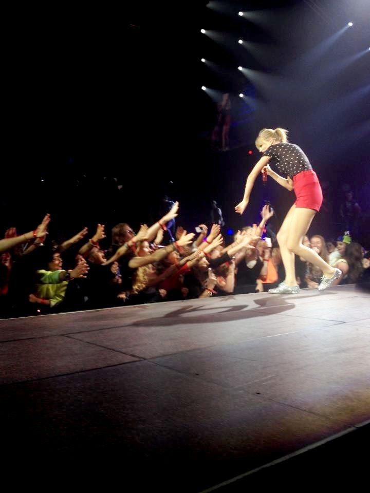Taylor Swift — December 1 - Auckland, New Zealand — photo 49