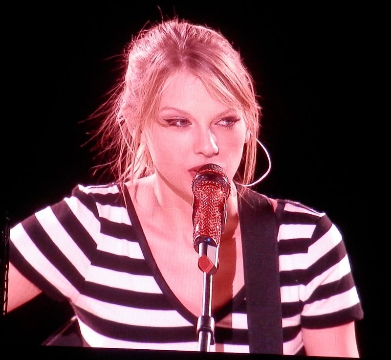 Taylor Swift — December 7 - Brisbane, Australia — photo 8