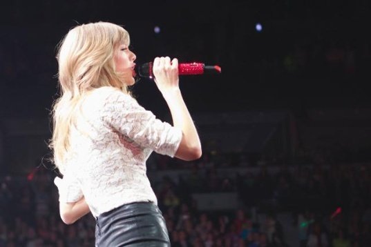 Taylor Swift — March 13 - Omaha, Nebraska — photo 9
