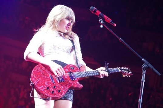 Taylor Swift — March 13 - Omaha, Nebraska — photo 11